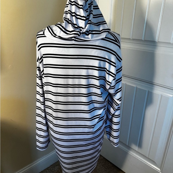 Nautica UPF 30+ Striped Hooded Swim Cover-Up NWT - Picture 9 of 11